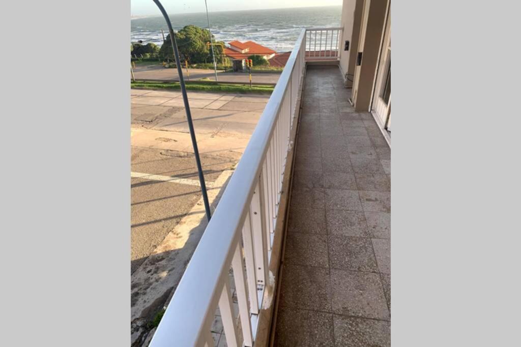 Apartamento Mar del Plata frente al mar Biblioteca Exterior foto