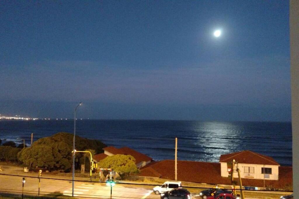 Apartamento Mar del Plata frente al mar Biblioteca Exterior foto
